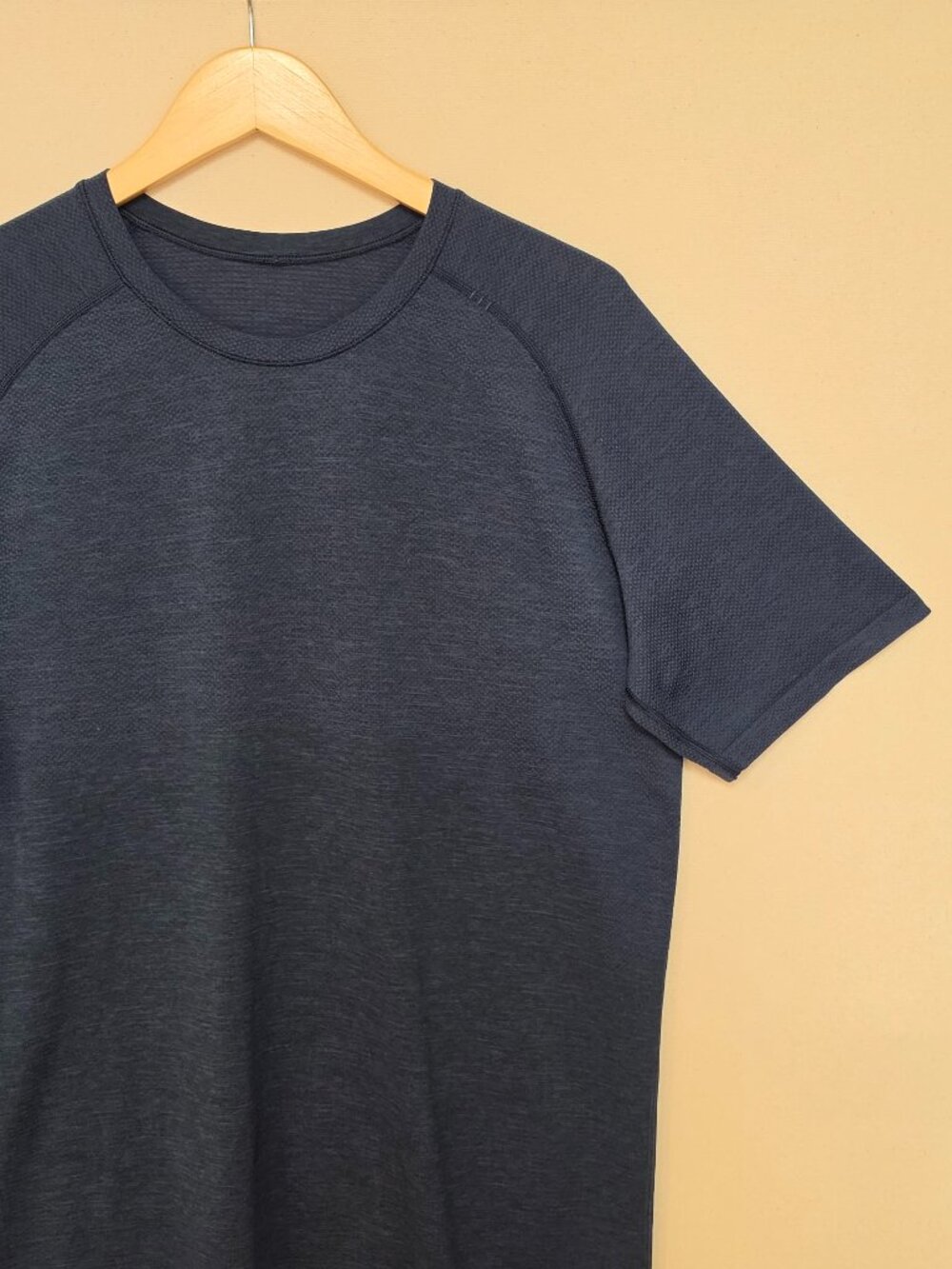 Lululemon Athletica Short Sleeve Tee L